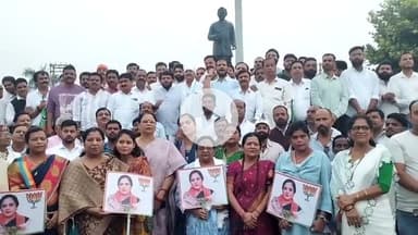 सागर नगर: सागर में सांसद लता वानखेड़े और रजनीश अग्रवाल की नियुक्ति पर भाजपा कार्यकर्ताओं ने दीनदयाल चौराहे पर मनाया जश्न