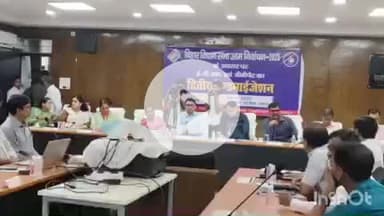 आरा: विधानसभा आम निर्वाचन 2025 के दौरान मतदान के लिए उपयोग किए जाने वाले ईवीएम और वीवीपैट का द्वितीय रैंडमाइजेशन