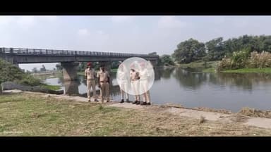 फलका: लोक आस्था के महापर्व छठ को लेकर पोठिया थाना अध्यक्ष नवीन कुमार ने विभिन्न छठ घाटों का किया निरीक्षण