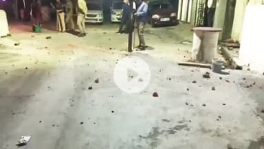 देहरादून: काँवली रोड में दो गुटों के बीच हुई मामूली कहासुनी ने लिया हिंसक रूप, पत्थरबाजी में एक युवक घायल, मौके पर पुलिस