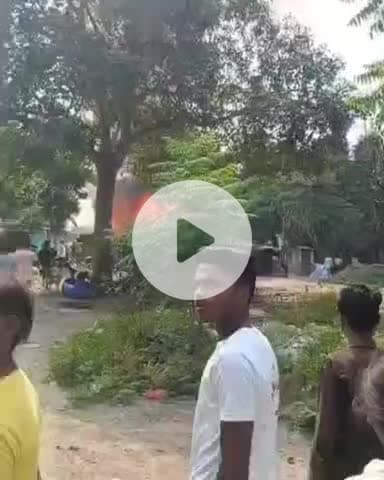 कानपुर: गंगा बैराज के कल्लू पुरवा गांव में लगी भीषण आग, 5 से 6 घर जले