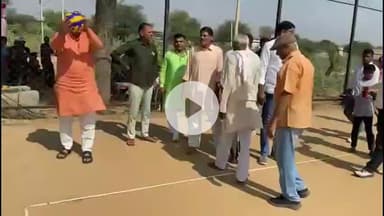 चूरू: चूरू विधायक हरलाल सहारण बने खिलाड़ी, गांव कड़वासर में वॉलीबॉल खेलते का वीडियो हुआ वायरल