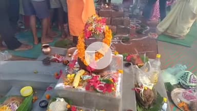 कोंडागांव: कोंडागांव के माझी डोंगरीपारा में गिट्टी खदान से प्रकट हुए शिवलिंग की विधिवत स्थापना, महाशिवरात्रि जैसा माहौल