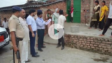 इटाढ़ी: इटाढ़ी पहुंचे सामान्य प्रेक्षक, प्रखंड के मतदान केंद्रों का किया निरीक्षण, ग्रामीणों से की बात