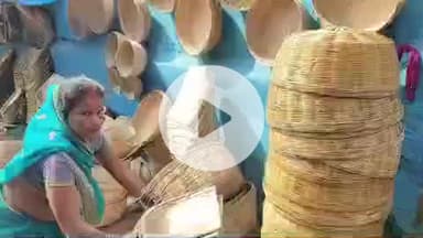 झाझा: छठ पर मंदी की मार, झाझा मुख्य बाजार में सूप-डलिया कारीगरों के चेहरे पर मायूसी छाने लगी