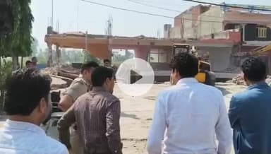 रामपुर: मालगोदाम तिराहे के पास करोड़ों की रामपुर पार्क की जमीन से अवैध कब्जा हटवाया, जिलाधिकारी व पुलिस अधीक्षक ने लिया जायजा