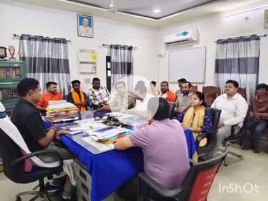 कोंडागांव: आवारा पशुओं के उचित प्रबंधन हेतु SDM ने राजस्व, पुलिस, पशुधन विभाग के अधिकारियों और गौरक्षकों के साथ की बैठक