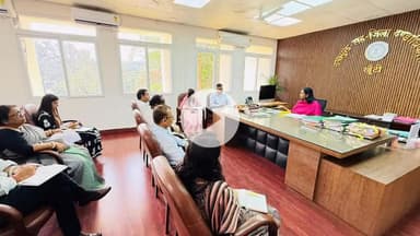 खूंटी: छठ महापर्व की तैयारियों को लेकर समाहरणालय सभागार में हुई समीक्षा बैठक