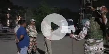 फतुहा: अपर थानाध्यक्ष विनोद कुमार के नेतृत्व में अर्धसैनिक बलों के साथ रात में भी छापेमारी जारी