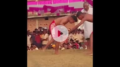 इटाढ़ी: इटाढ़ी स्थित चरवाहा विद्यालय परिसर में महादंगल का आयोजन