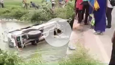 करछना: भरहा गांव स्थित नहर में बनी पुलिया का डिवाइड न होने से बोलेरो अनियंत्रित होकर नहर में गिरी, बोलेरो सवार सुरक्षित