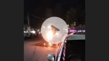 झांसी: बबीना के पीएनबी चौराहे पर पैशन प्रो बाइक में लगी भीषण आग, सोशल मीडिया पर वीडियो हुआ वायरल