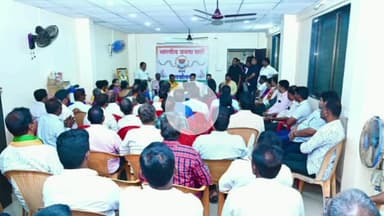 वेंगुर्ला: वेंगुर्ले येथील भाजपा कार्यालयात मंत्री नितेश राणे यांनी शहरातील पदाधिकारी व कार्यकर्त्यांची साधला संवाद