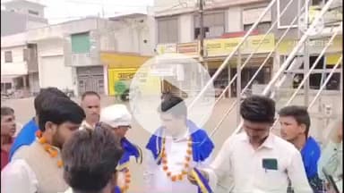 खुरई: सफाई कर्मी दीपक बाल्मीकि की पीट-पीटकर हत्या, आजाद पार्टी के नेता पहुंचे पीड़ित परिवार से मिलने