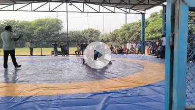 #नोएडा_सौहरखा कुश्ती अखाड़ा में आयोजित उत्तर प्रदेश सीनियर रेसलिंग चैम्पियनशिप।
Uttar Pradesh Senior Wrestling Championship held at #Noida_Sauharkha Wrestling Arena.
@Bhartiya_Kisan_Sangthan 
 #भारतीय_किसान_संगठन