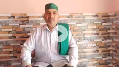 नौगावां सादात: आवारा पशुओं से परेशान किसानों ने नौगांवा में की प्रेस वार्ता, कहा- जल्द हो समाधान