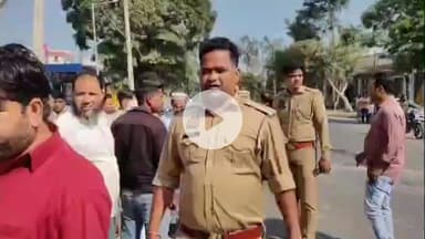 नौगावां सादात: नौगांवा में तेज रफ्तार कार ने ठेले वाले को मारी जोरदार टक्कर, युवक की हालत गंभीर