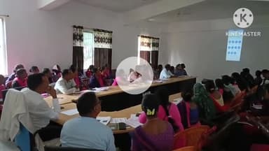 घाघरा: घाघरा ब्लॉक परिसर के सभागार में बीएलओ कर्मियों को मतदाता सूची पुनरीक्षण कार्य के लिए दिया गया एक दिवसीय प्रशिक्षण