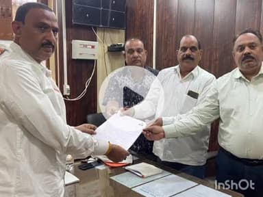 हाथरस: सदर क्षेत्र के जिला कोर्ट पर जिला बार एसोसिएशन चुनाव के लिए नामांकन हुए, 14 नवंबर को होगा चुनाव