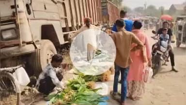 देवघर: देवघर में छठ पूजा को लेकर बाज़ार समिति फल मंडी में हज़ारों लोग ख़रीदारी करते दिखे