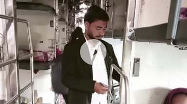 धनबाद/केंदुआडीह: धनबाद मंडल में मेगा टिकट चेकिंग अभियान, 700 यात्री पकड़े गए और ₹3,75,000 जुर्माना वसूला गया