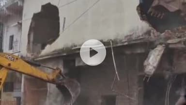 सागर नगर: सड़क चौड़ीकरण में बाधक निर्माण हटाए, भाजपा नेता और वाल्मीकि मंदिर कमेटी ने विकास के लिए स्वेच्छा से दी जमीन