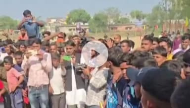 रामपुर: सांसद मोहिबुल्ला ने किरा गांव में क्रिकेट टूर्नामेंट के विजेताओं को ₹51,000 और हारने वालों को ₹21,000 से सम्मानित किया