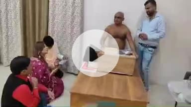 झांसी: झाँसी में अंतर्राष्ट्रीय कवयित्री डॉ. अनामिका जैन अम्बर ने मुनिश्री अविचलसागरजी महाराज से की मुलाकात