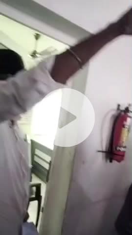 கெங்கவல்லி: தம்மம்பட்டி பேரூராட்சி அலுவலகத்தில்  அதிகாரிகளுக்கும்உள்ளாட்சி பிரதிநிதிகளுக்கும்  கடும் வாக்குவாதம் வீடியோ வைரல்