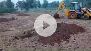 जतारा: जतारा में रेंजर का फिर चला बुलडोजर, अतिक्रमणकारियों से अतिक्रमण भूमि कराई मुक्त, खोदे गड्ढे