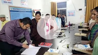 कटिहार: प्रेस क्लब भवन में व्यय प्रेक्षक ने विभिन्न कोषांगों का निरीक्षण किया, अधिकारियों को दिए निर्देश