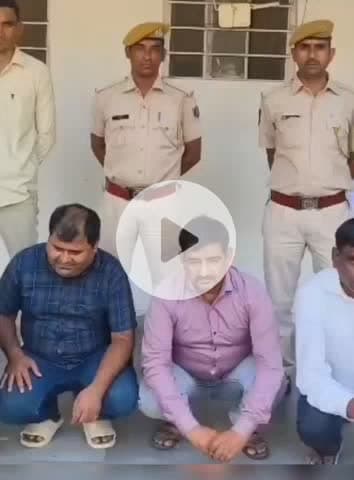 अलवर: शिवाजी पार्क पुलिस ने रामलीला मैदान के पीछे एक मकान के चबूतरे पर जुआ खेलते 4 आरोपियों को पकड़ा, ₹52,300 किए बरामद