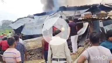 ब्यौहारी: पपौंध थाना क्षेत्र के हीरापुर गांव में घर में लगी आग, टीआई ने फंसे परिवार को बाहर निकाला, हाथ जले