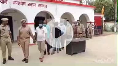 नानपारा: रूपईडीहा मिशन शक्ति एंटी रोमियो टीम ने जुआ खेलते 7 अभियुक्तों को किया गिरफ्तार, 13 बाइक की गई जब्त