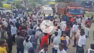 खंडवा नगर: फसल के भाव में अंतर होने पर किसानों ने इंदौर रोड पर किया चक्का जाम