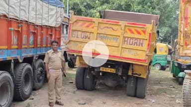 झांसी: झांसी में यातायात नियमों के उल्लंघन पर टीआई देवेंद्र शर्मा ने खनन ट्रकों और स्लीपर बसों में ओवर सवारी की कार्रवाई की