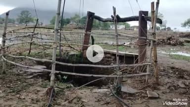 मिर्ज़ापुर: कलेक्ट्रेट में शिकायतकर्ता ने 300 पन्नों के तीन बंडल पत्र डीएम को सौंपे, मनिगढ़ा गांव में लाखों के घोटाले का मामला