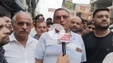 कानपुर: गोविंद नगर में सीवर खुदाई के विरोध में व्यापारियों ने किया प्रदर्शन