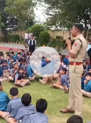 अलवर: अलवर पुलिस ने सिल्वर ओक स्कूल में विद्यार्थियों को साइबर जागरूकता के लिए किया कार्यक्रम