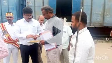 நீடாமங்கலம்: ரயில் நிலையத்தில் ரயில் மூலம் கொள்முதல் செய்யப்பட்ட நெல் வெளி மாவட்டங்களுக்கு அரவைக்கு அனுப்பி வைக்கப்பட்டதை ஆட்சியர் ஆய்வு