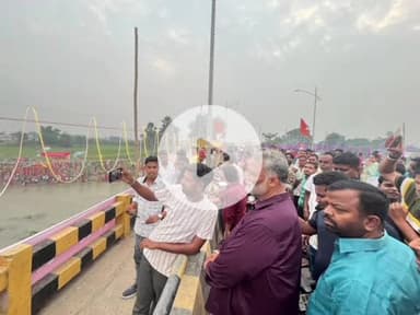 पूर्णिया पूर्व: पूर्णिया सांसद पप्पु यादव ने अस्ताचलगामी भगवान भास्कर को अर्घ्य दिया