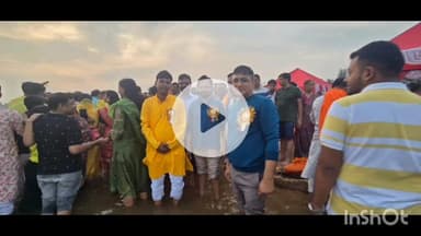 सिसई: लोक आस्था के महापर्व छठ पर प्रखंड क्षेत्र के विभिन्न घाटों में श्रद्धालुओं ने डूबते सूर्य को दिया अर्घ्य