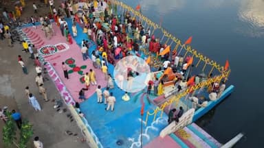 खंडवा नगर: खंडवा में धूमधाम से मनाया गया छठ महापर्व, महापौर, पुलिस अधीक्षक मनोज राय व निगम आयुक्त प्रियंका राजावत भी मौजूद