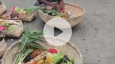 पूर्णिया पूर्व: पूर्णिया पूर्व में छठ घाटों पर उमड़ा आस्था का सैलाब, अस्ताचलगामी सूर्य को अर्ध्य देने पहुंचे व्रती