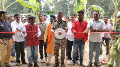 आज गुमला सिमडेगा रोड पर जाम टोली के पास आर के ढाबा एवं फैमिली रेस्टोरेंट का उदघाटन करते हुए मैं एवं कोलेबीरा थाना के ए एस आई सकल देव महतो जी