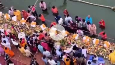 धनबाद/केंदुआडीह: धनबाद के छठ घाटों पर उमड़ा जनसैलाब, अस्ताचलगामी सूर्य को दिया अर्घ्य, पुलिस प्रशासन रहा मुस्तैद