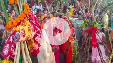 नानपारा: नानपारा के काली कुंडा सरोवर में छठ पर्व, हजारों श्रद्धालुओं ने अस्त होते सूर्य को अर्घ्य अर्पित किया