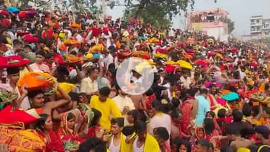 देव: देव सूर्यकुण्ड तालाब और रुद्रकुण्ड तालाब में लाखों छठ व्रतियों ने दिया अस्ताचलगामी सूर्य को अर्घ्य