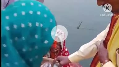 खूंटी: खूंटी के विभिन्न छठ घाटों पर छठ व्रतियों ने अस्ताचलगामी सूर्य को दिया अर्घ्य