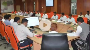 चूरू: जिला परिषद सभागार में राजस्व अधिकारियों की बैठक आयोजित, जिला कलेक्टर ने दिए निर्देश